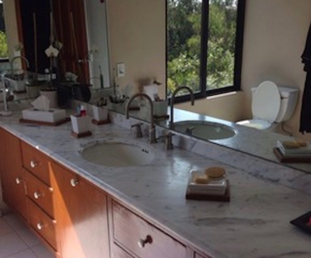 casa en venta en lomas santa fe en privada vigilada 24/7, con gran jardin 