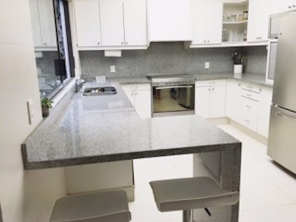 casa en venta en lomas santa fe en privada vigilada 24/7, con gran jardin 