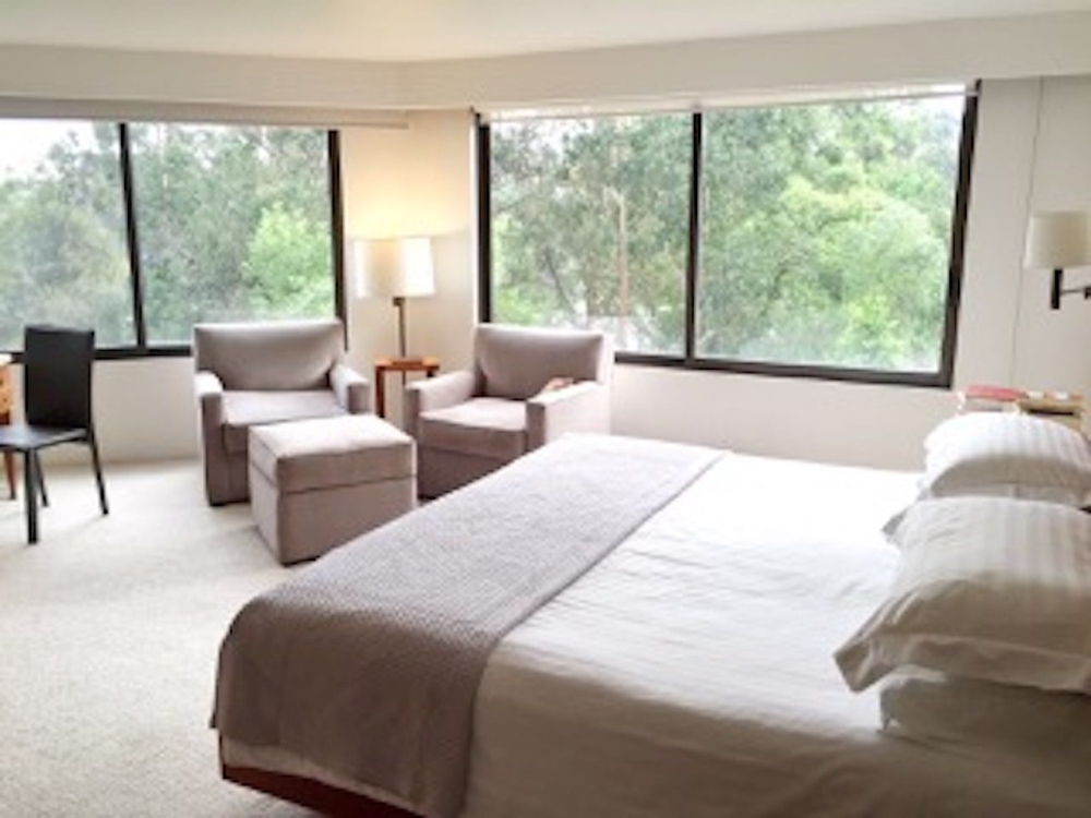 casa en venta en lomas santa fe en privada vigilada 24/7, con gran jardin 