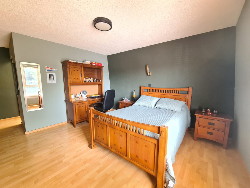 casa en venta totalmente remodelada con amplio jardín en lomas de bellavista