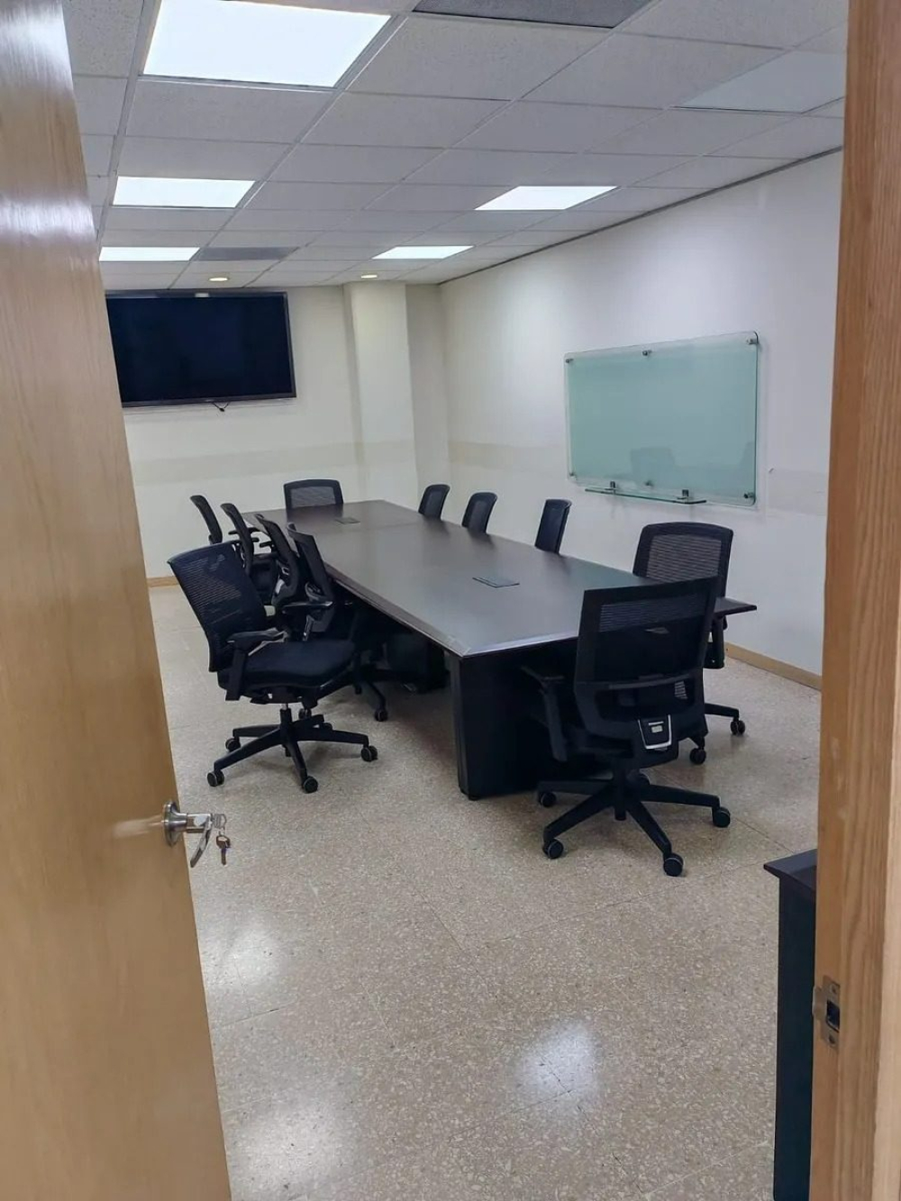 Renta De Oficina De 3 Mil Metros En Lorenzo Bouturini, Tránsito, Centro.