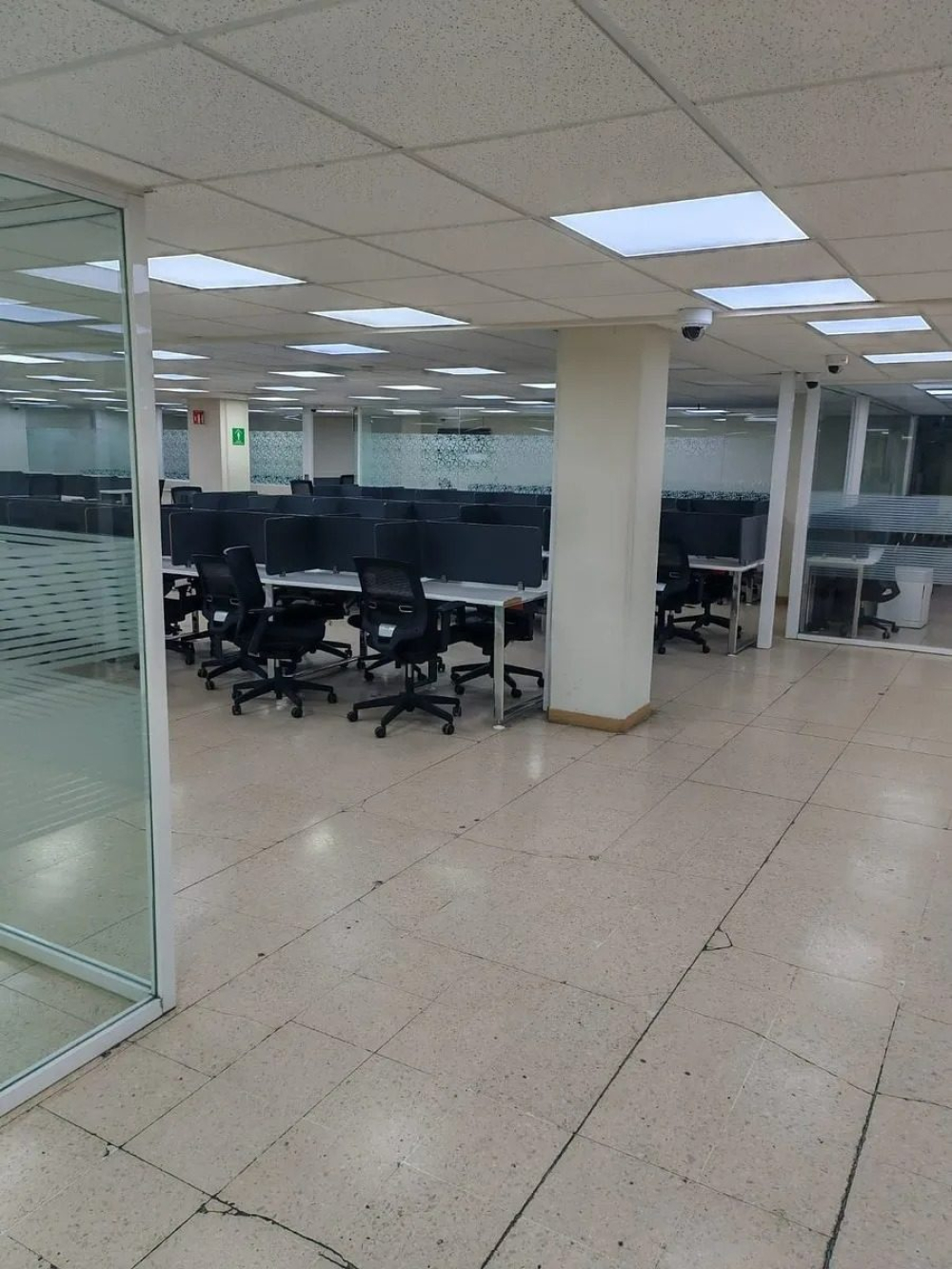 Renta De Oficina De 3 Mil Metros En Lorenzo Bouturini, Tránsito, Centro.