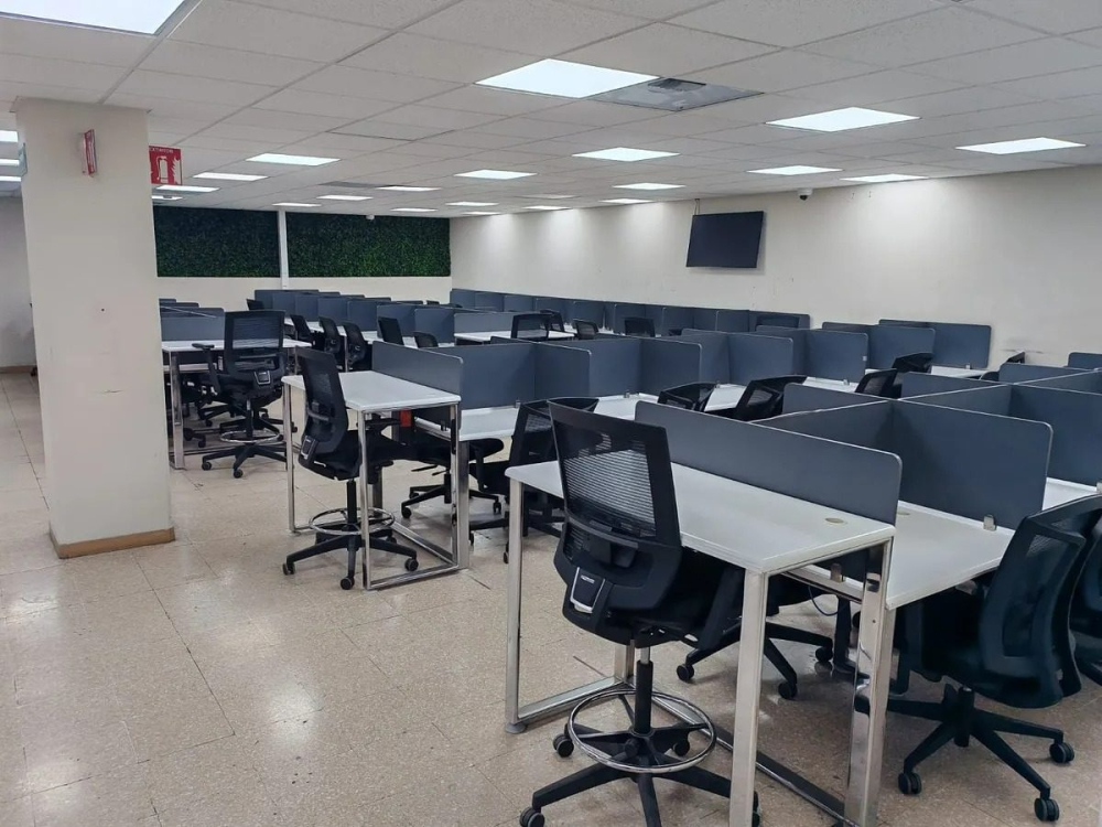Renta De Oficina De 3 Mil Metros En Lorenzo Bouturini, Tránsito, Centro.
