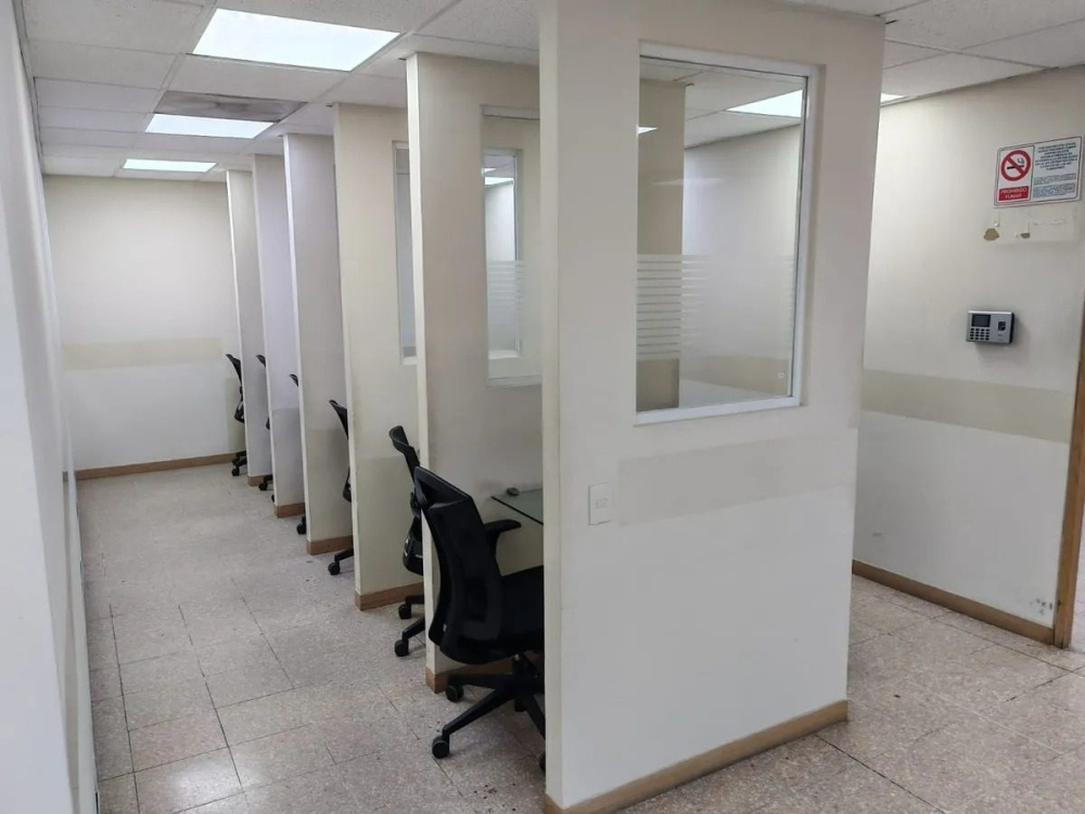 Renta De Oficina De 3 Mil Metros En Lorenzo Bouturini, Tránsito, Centro.