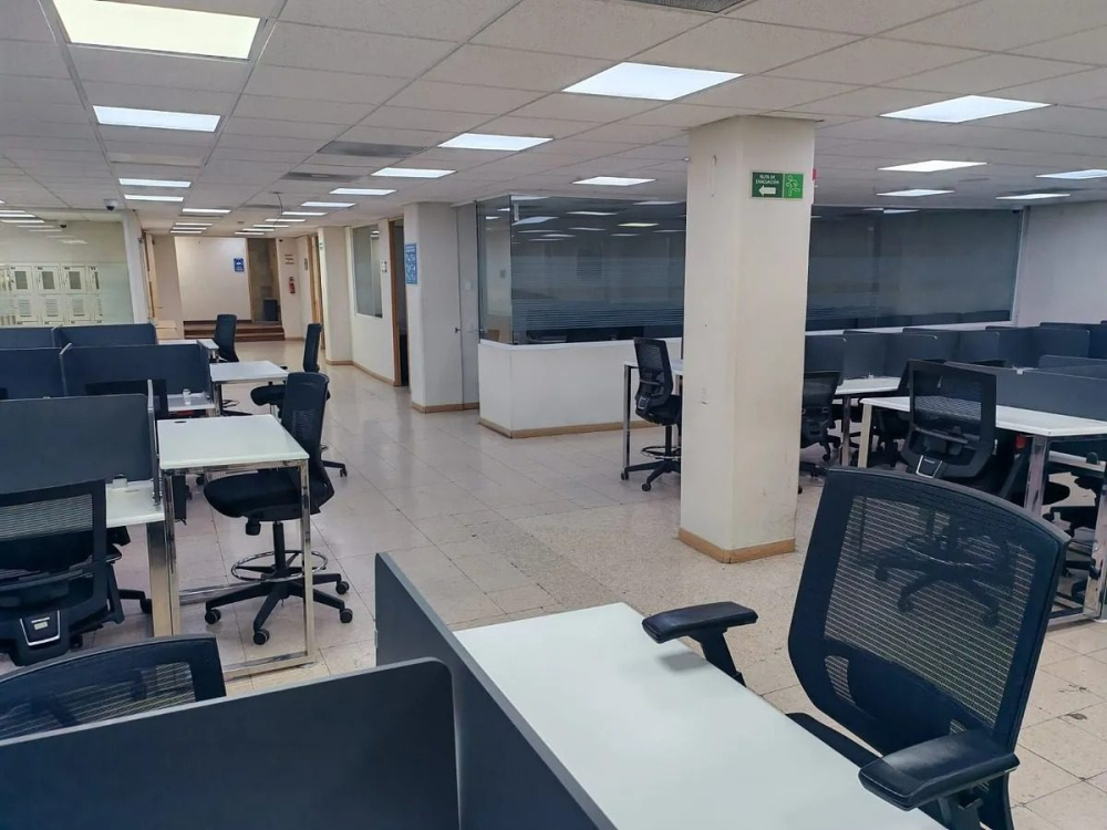 Renta De Oficina De 3 Mil Metros En Lorenzo Bouturini, Tránsito, Centro.