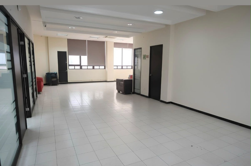 RENTA EDIFICIO DE 5 PISOS CON OFICINAS