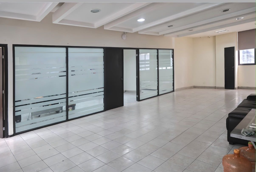 RENTA EDIFICIO DE 5 PISOS CON OFICINAS