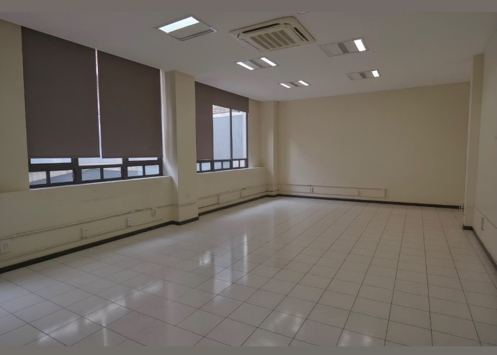 RENTA EDIFICIO DE 5 PISOS CON OFICINAS