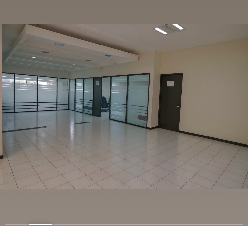 RENTA EDIFICIO DE 5 PISOS CON OFICINAS