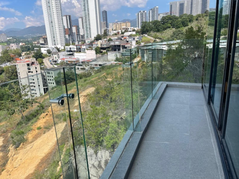 DEPARTAMENTO EN VENTA - 2 PISOS -AMUEBLADO Y EQUIPADO CON TERRAZA - PUNTA P�?RGOLA - BOSQUE REAL