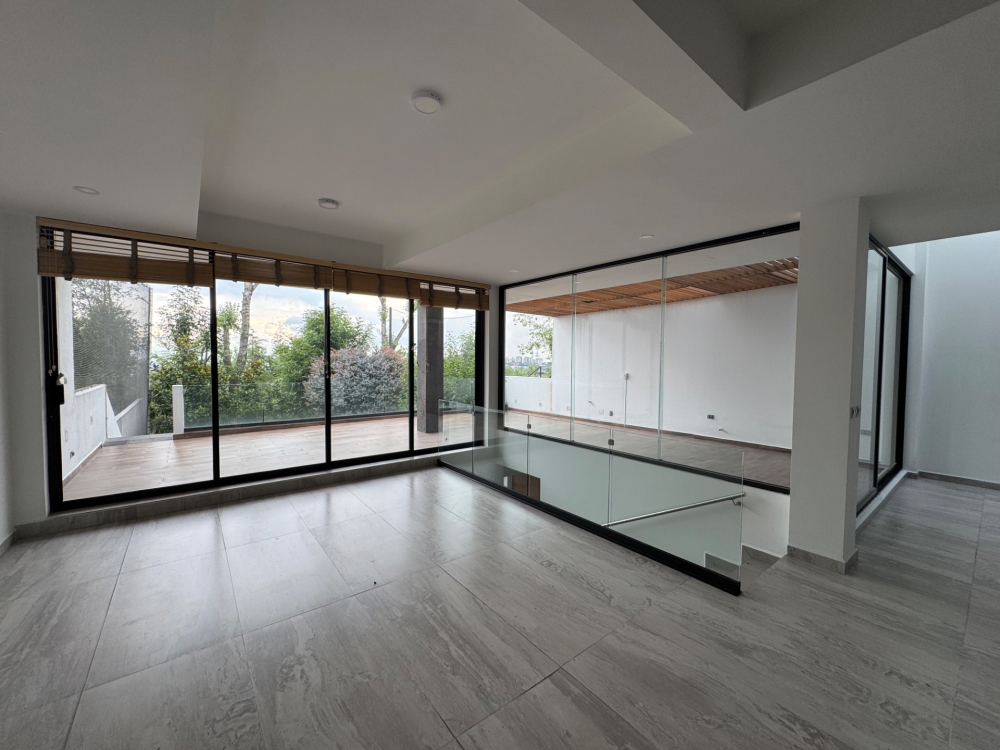 casa en venta con jardin y salida al campo de golf -bosque real