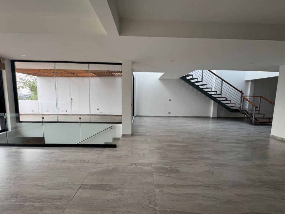 casa en venta con jardin y salida al campo de golf -bosque real