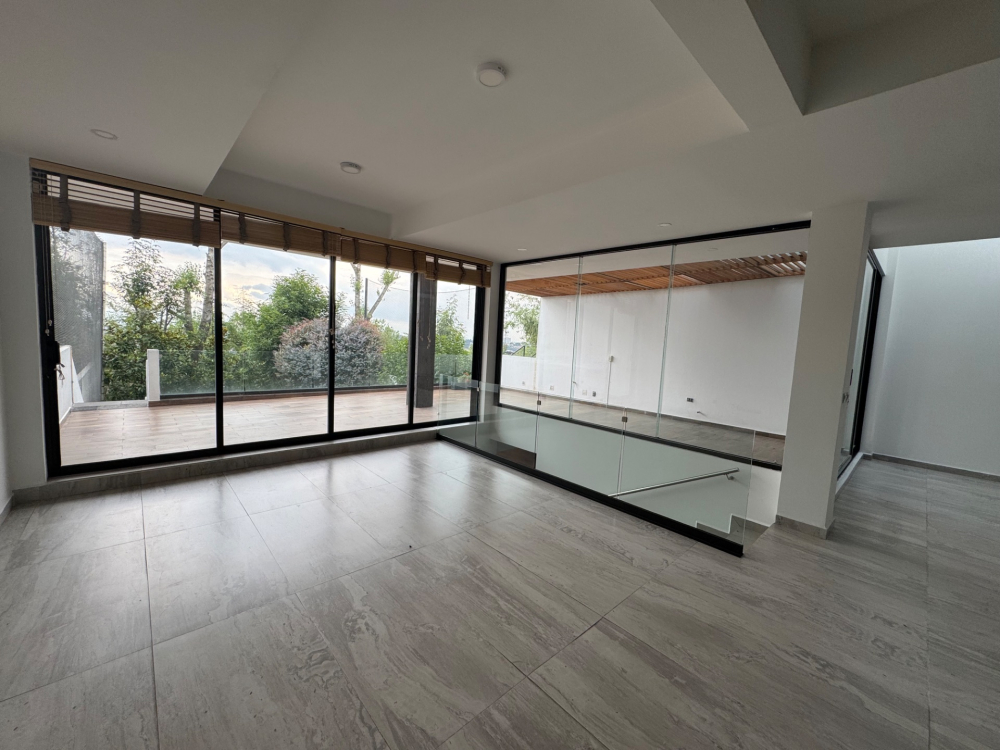 casa en venta con jardin y salida al campo de golf -bosque real