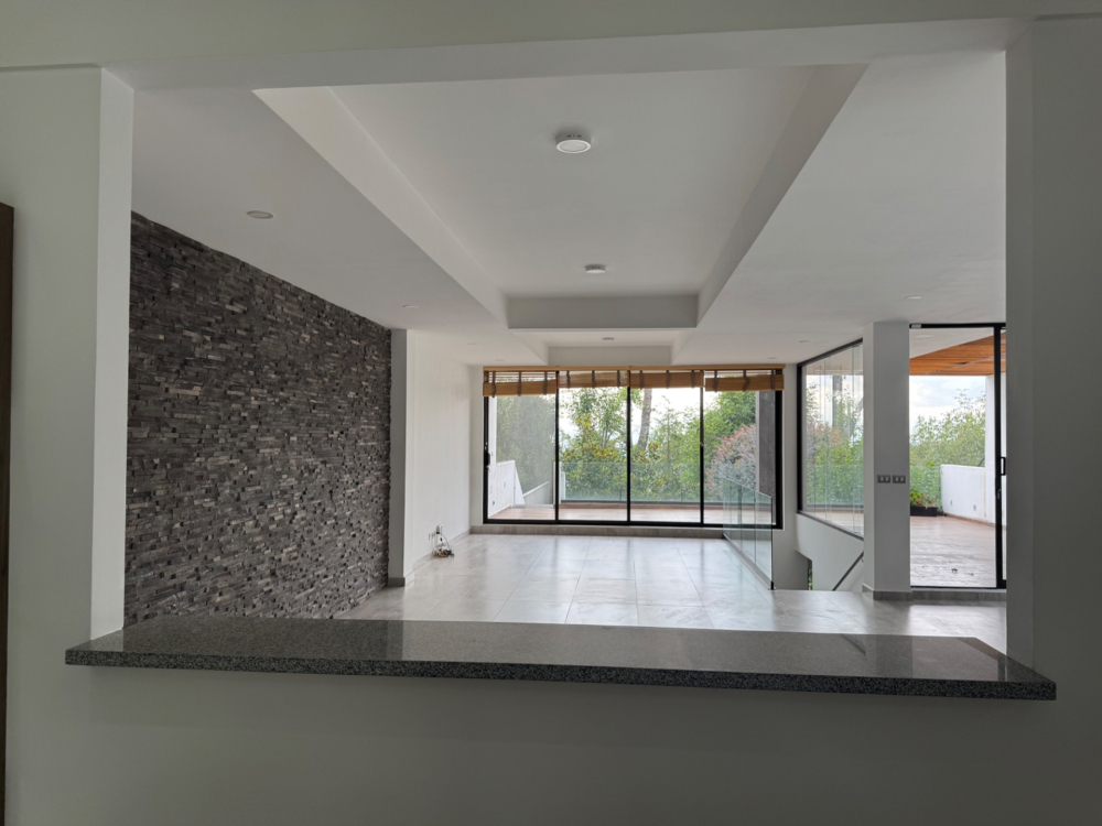 casa en venta con jardin y salida al campo de golf -bosque real