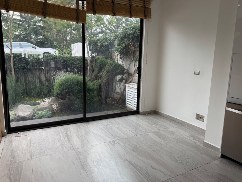 casa en venta con jardin y salida al campo de golf -bosque real