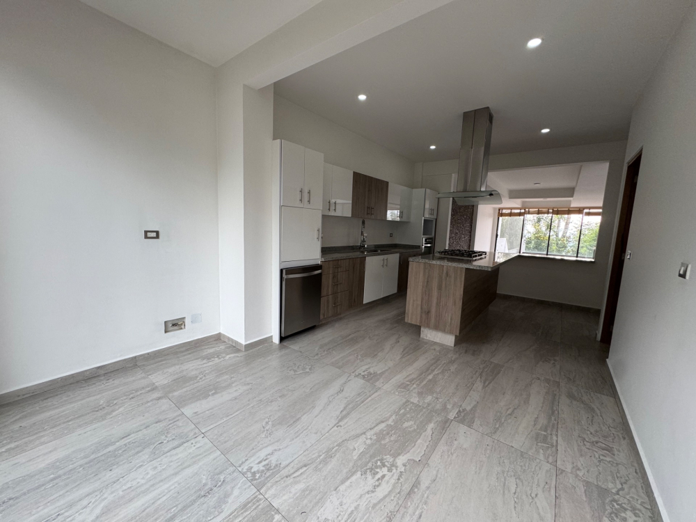casa en venta con jardin y salida al campo de golf -bosque real
