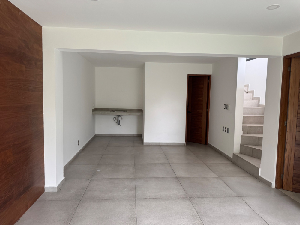 casa en venta con jardin y salida al campo de golf -bosque real