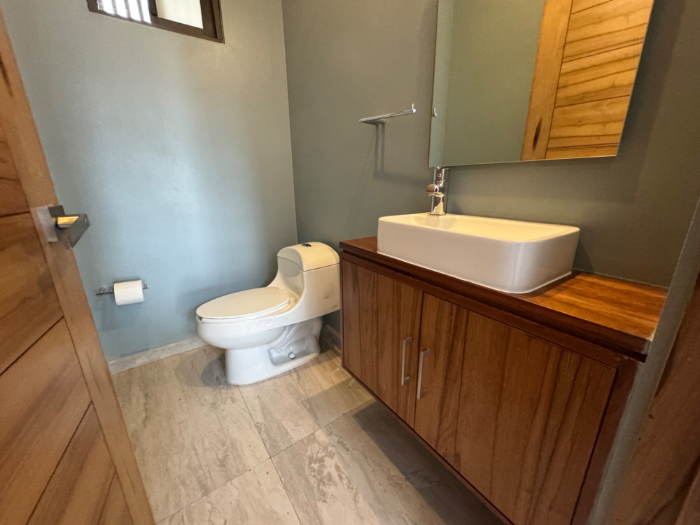casa en venta con jardin y salida al campo de golf -bosque real
