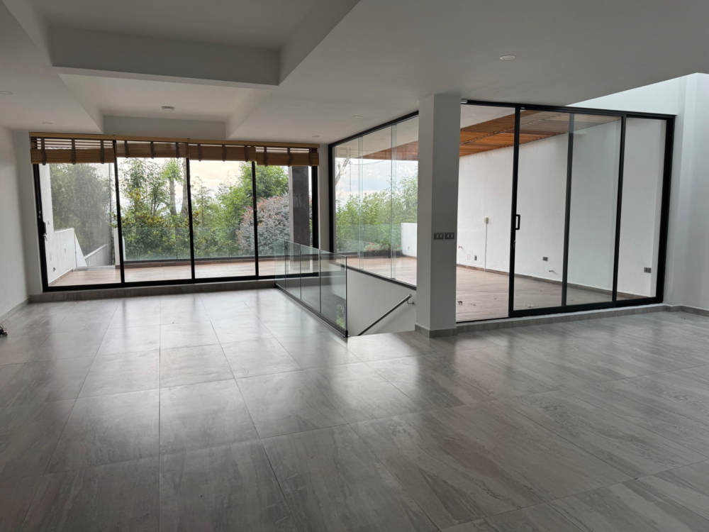 casa en renta con jardin y salida al campo de golf -bosque real