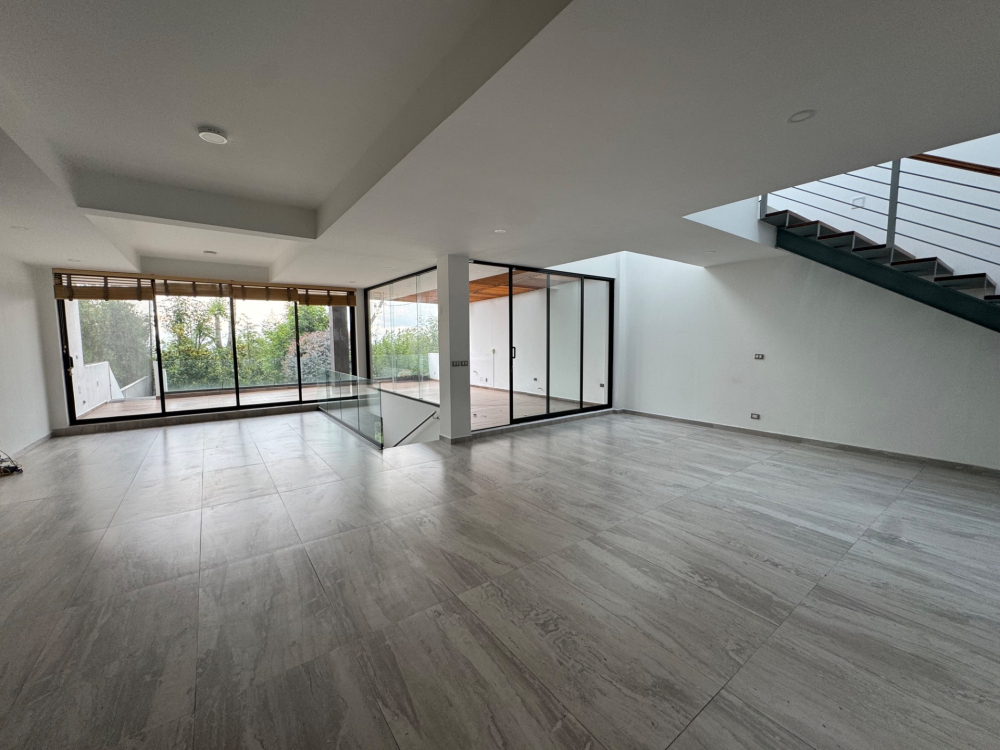 casa en renta con jardin y salida al campo de golf -bosque real