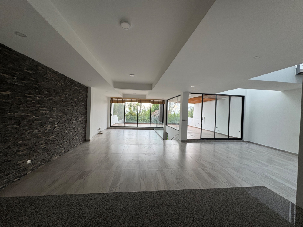 casa en renta con jardin y salida al campo de golf -bosque real