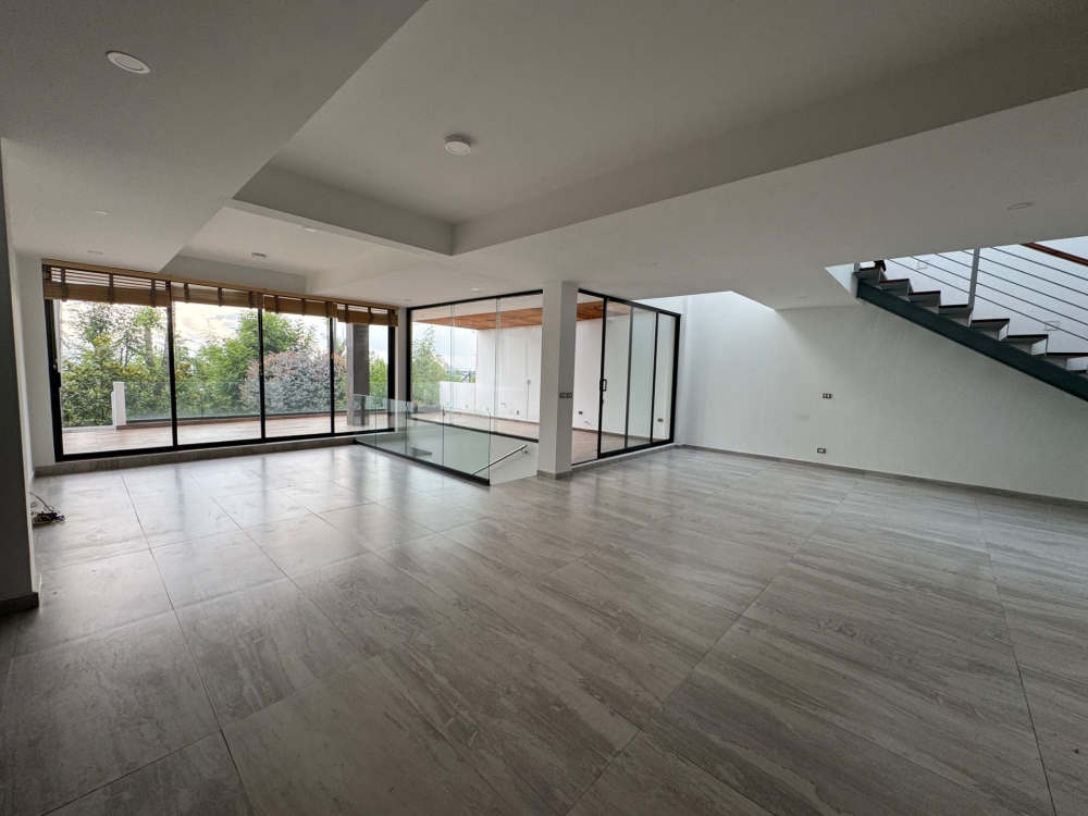 casa en renta con jardin y salida al campo de golf -bosque real
