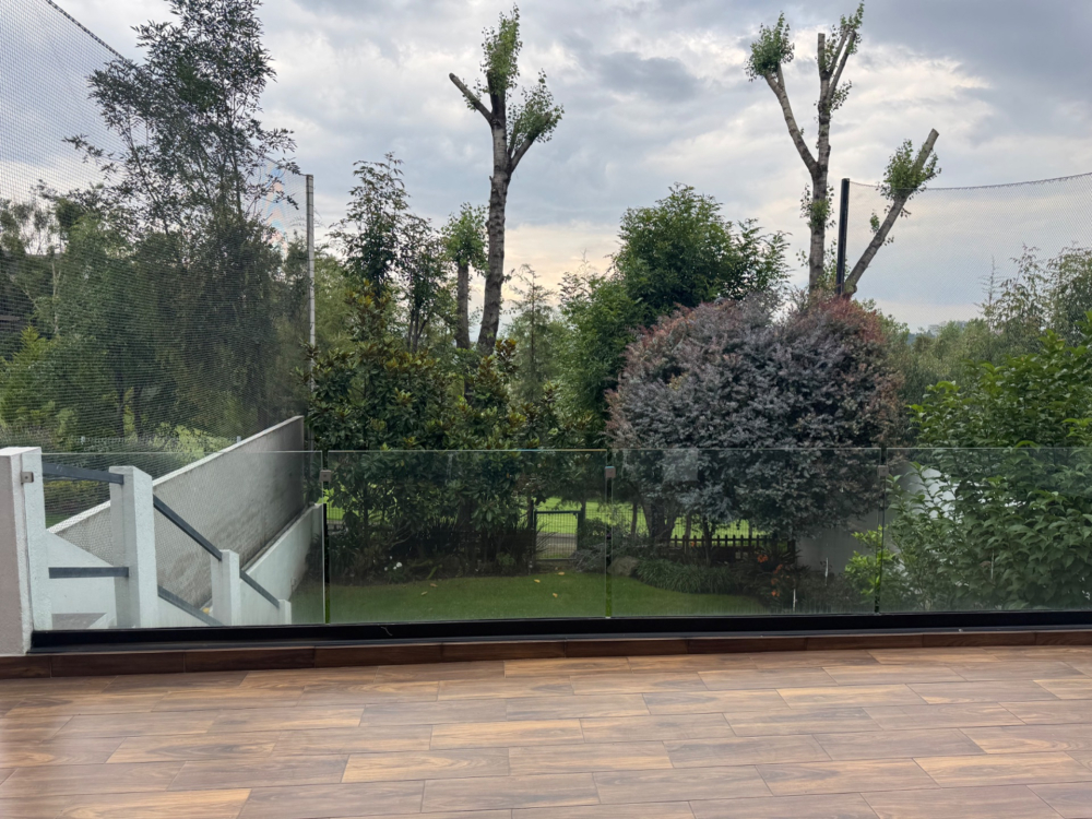 casa en renta con jardin y salida al campo de golf -bosque real