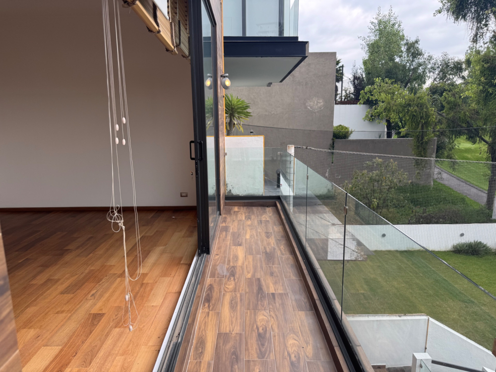 casa en renta con jardin y salida al campo de golf -bosque real