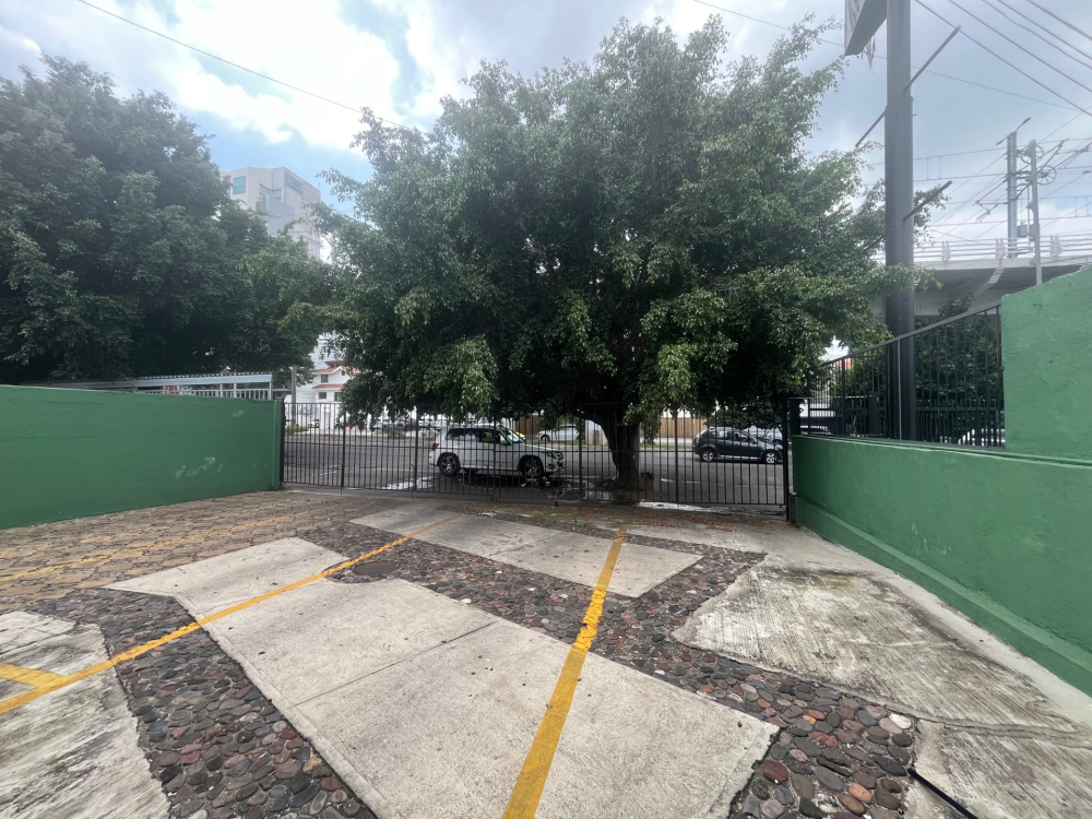 casa en venta sobre avila camacho uso mixto guadalajara