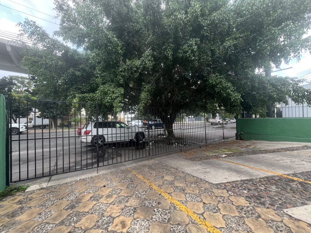 casa en venta sobre avila camacho uso mixto guadalajara