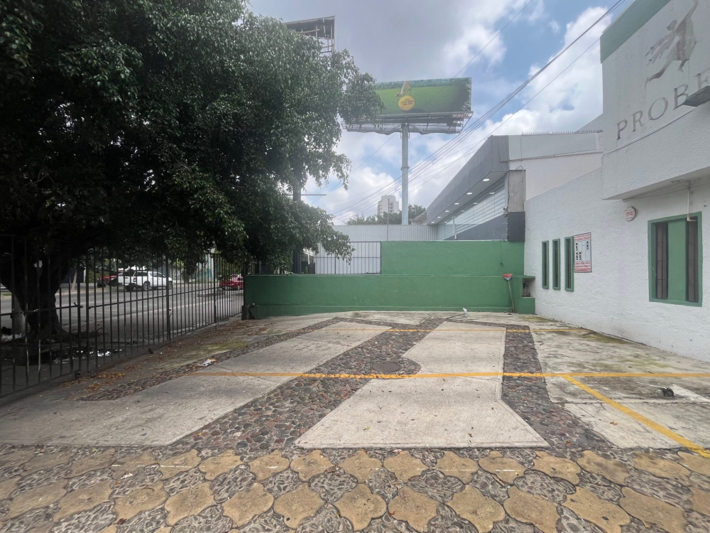 casa en venta sobre avila camacho uso mixto guadalajara