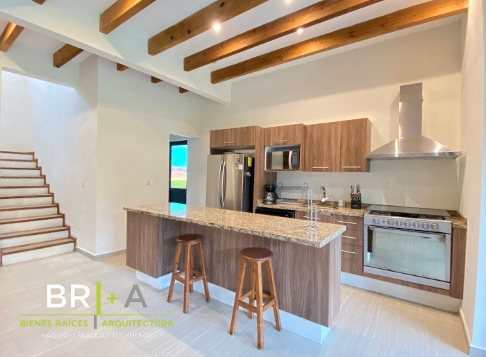 CASA EN RENTA, CENTRO AVANDARO
