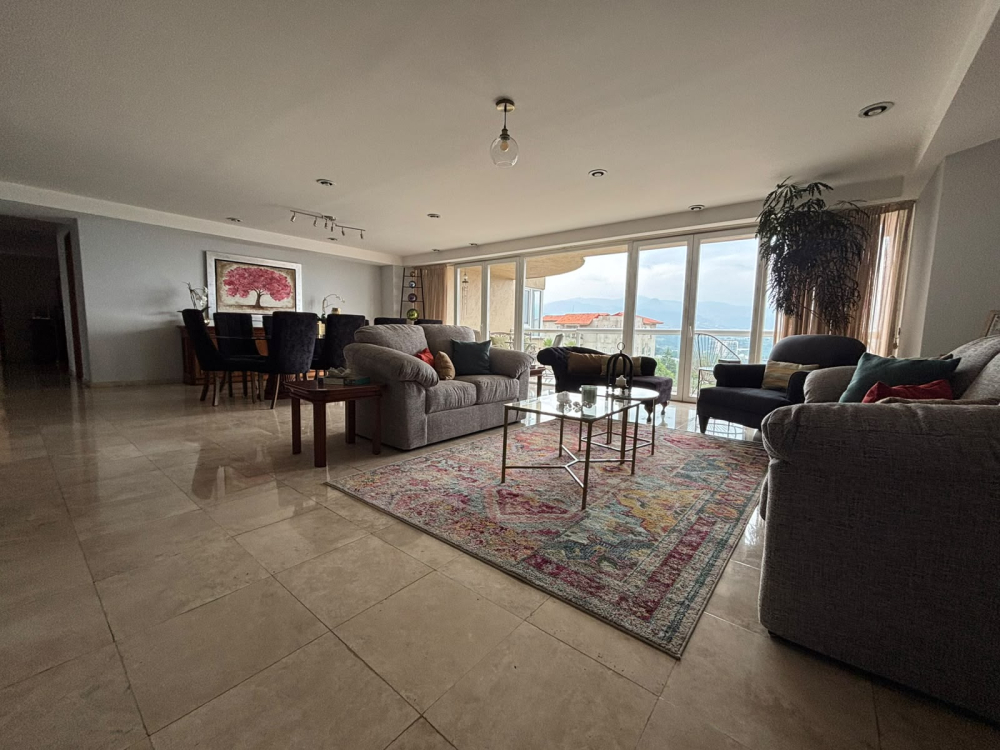 Departamento En Venta En Ave. Club De Golf Doble Seguridad