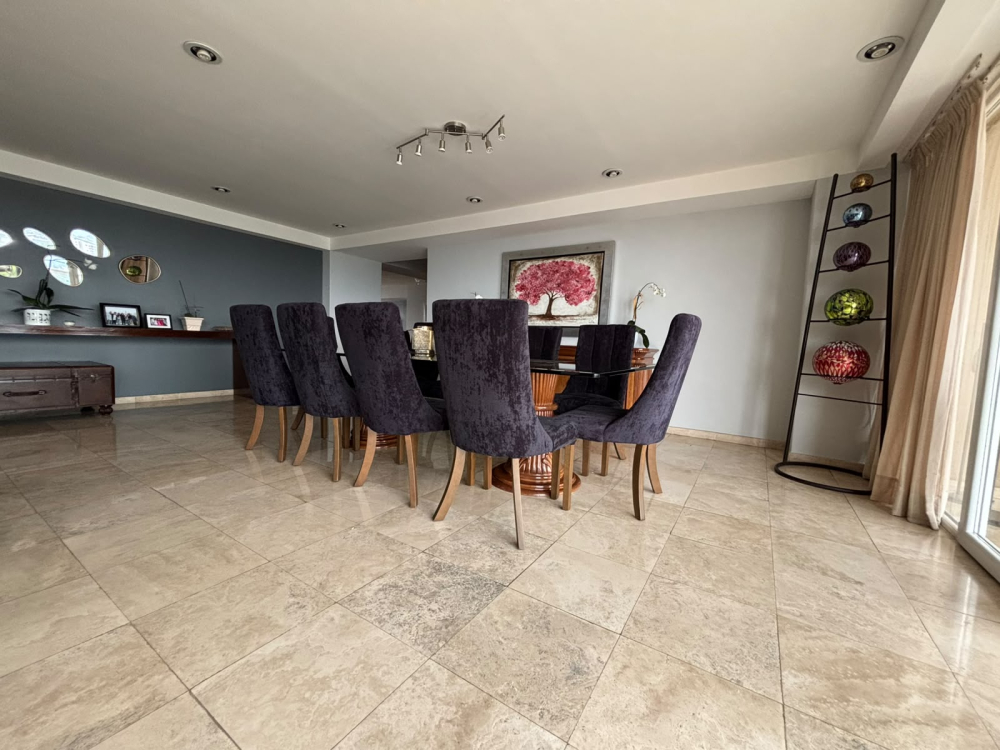 Departamento En Venta En Ave. Club De Golf Doble Seguridad