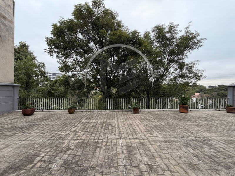 casa con terreno en venta en av. lomas altas