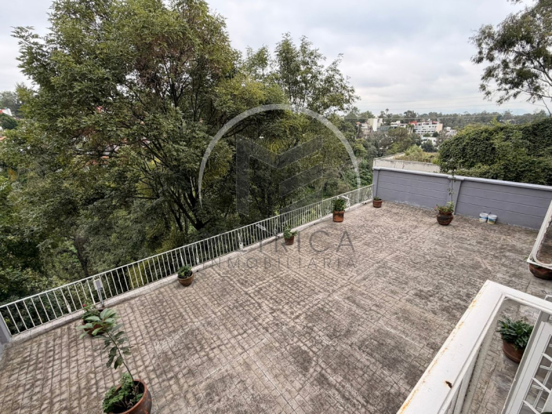 casa con terreno en venta en av. lomas altas