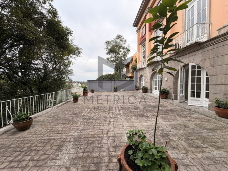 casa con terreno en venta en av. lomas altas