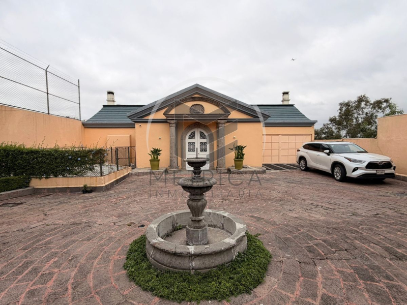 casa con terreno en venta en av. lomas altas