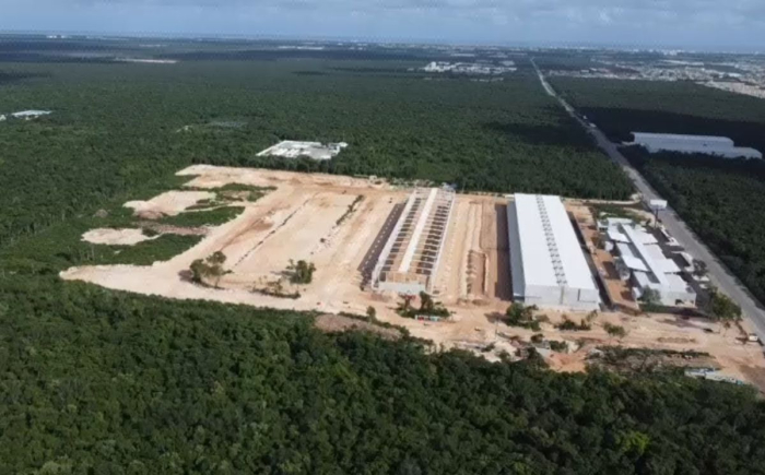 local en venta en la riviera maya dentro de un centro de almacenamiento, distrib