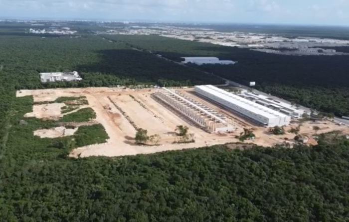 local en venta en la riviera maya dentro de un centro de almacenamiento, distrib