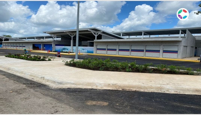 local en venta en la riviera maya dentro de un centro de almacenamiento, distrib