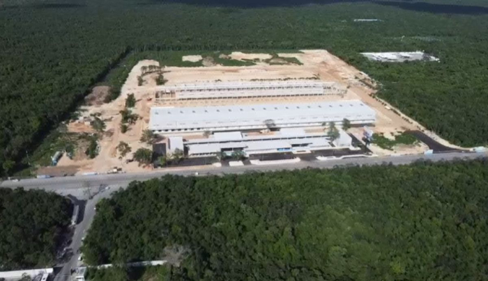 local en venta en la riviera maya dentro de un centro de almacenamiento, distrib