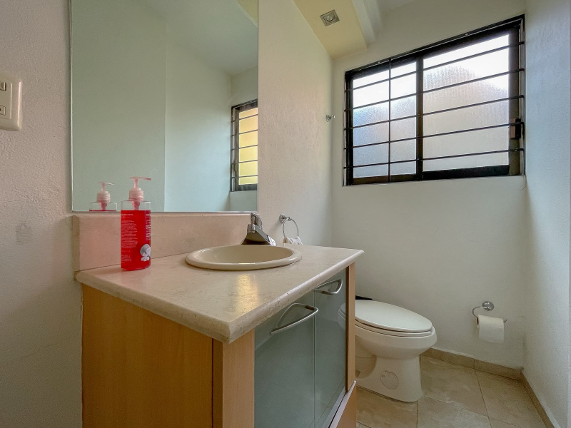 se vende casa con uso de suelo para oficinas en palenque col. narvarte cdmx.