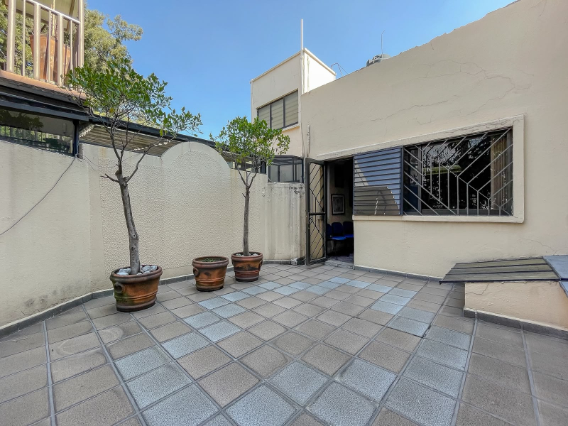 se vende casa con uso de suelo para oficinas en palenque col. narvarte cdmx.