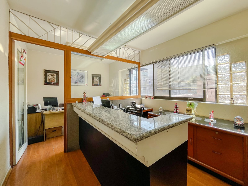 se vende casa con uso de suelo para oficinas en palenque col. narvarte cdmx.