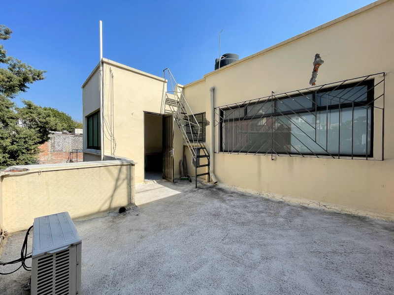 se vende casa con uso de suelo para oficinas en palenque col. narvarte cdmx.