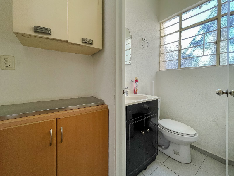 se vende casa con uso de suelo para oficinas en palenque col. narvarte cdmx.