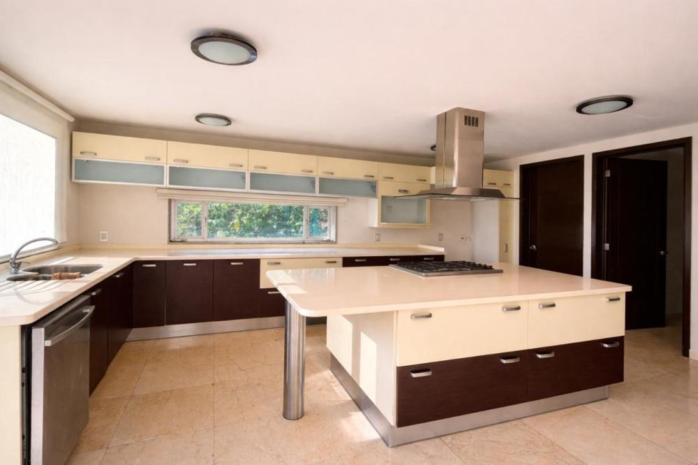 Casa En Venta En Lomas Country 