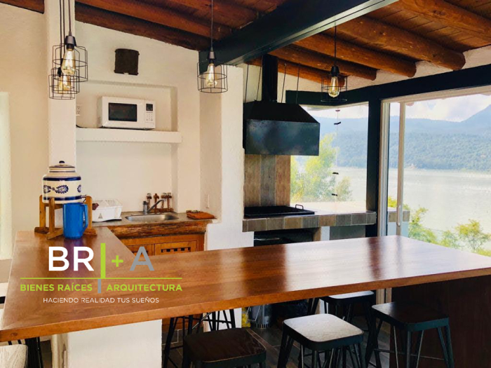 casa en venta y renta frente al lago con espectacular vista.