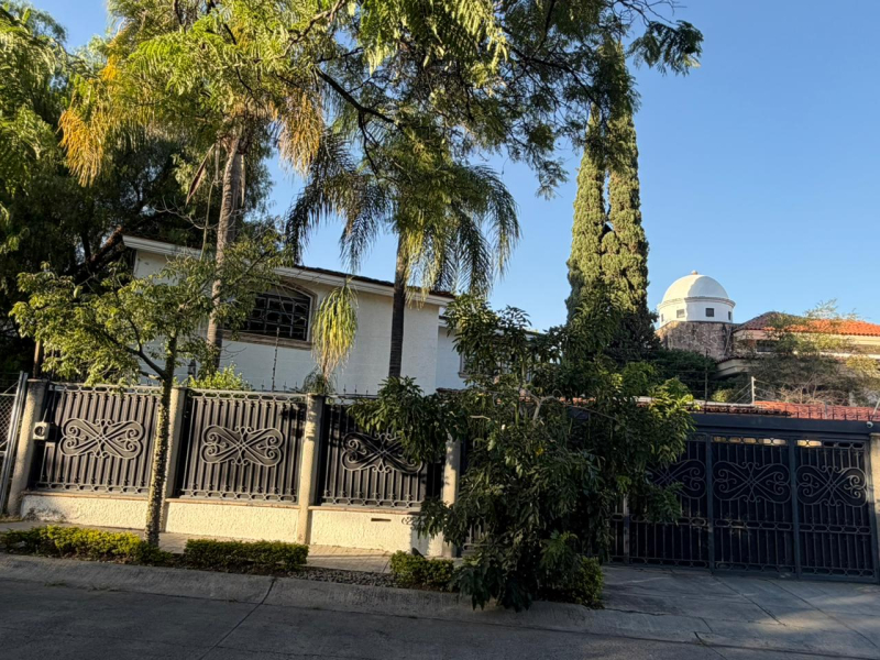 Casa En Renta En Bugambilias 1ra,. Sección 